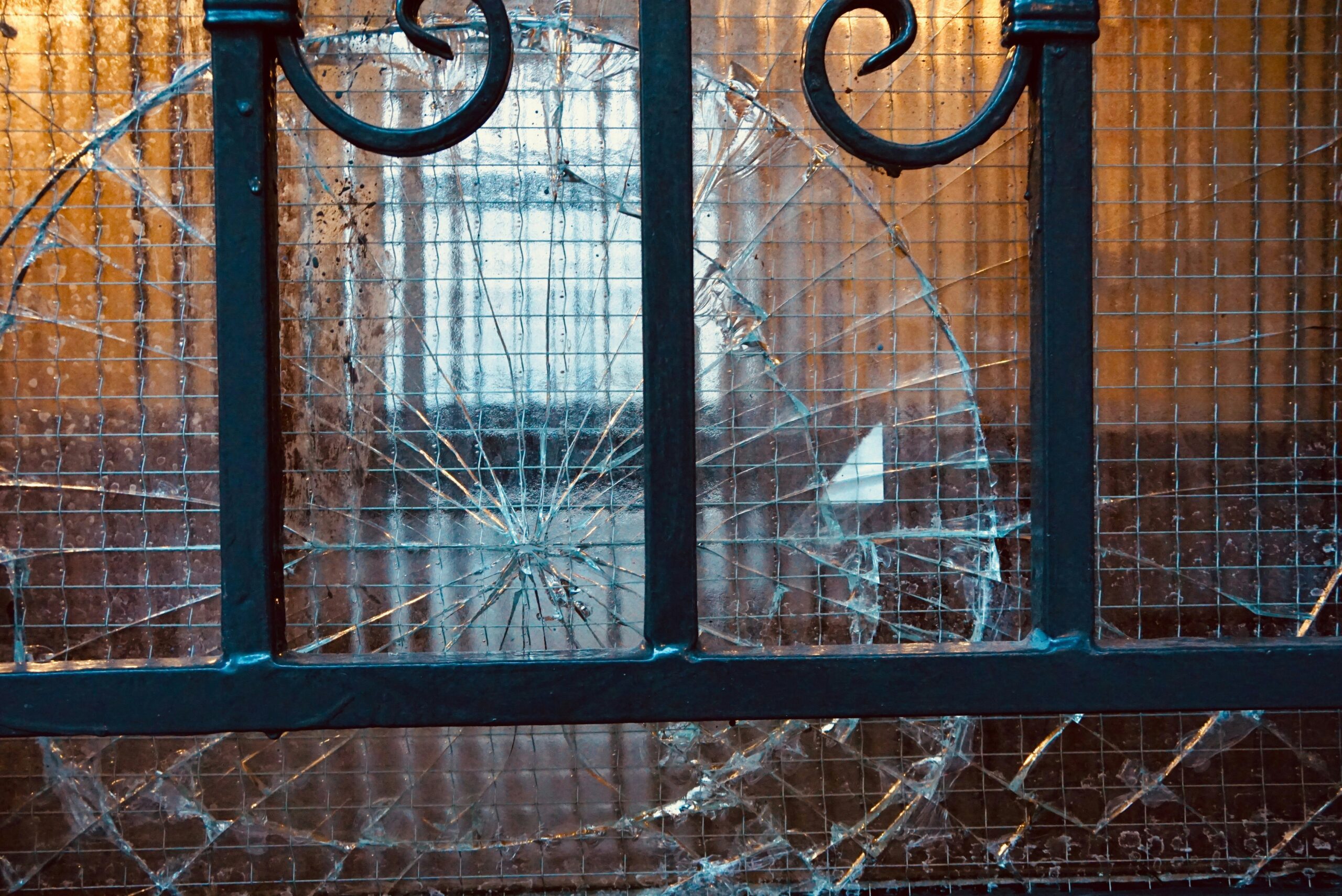 1986, 1986, beth-macdonald-wQ05IXAifd8-unsplash, beth-macdonald-wQ05IXAifd8-unsplash-scaled.jpg, 827698, https://nospoilers.co.uk/wp-content/uploads/2025/05/beth-macdonald-wQ05IXAifd8-unsplash-scaled.jpg, https://nospoilers.co.uk/break-ins-and-theft-property-damage-risks-in-the-world-of-escape-rooms/beth-macdonald-wq05ixaifd8-unsplash/, , 7, , , beth-macdonald-wq05ixaifd8-unsplash, inherit, 1985, 2025-05-28 11:09:15, 2025-05-28 11:09:15, 0, image/jpeg, image, jpeg, https://nospoilers.co.uk/wp-includes/images/media/default.png, 2560, 1710, Array